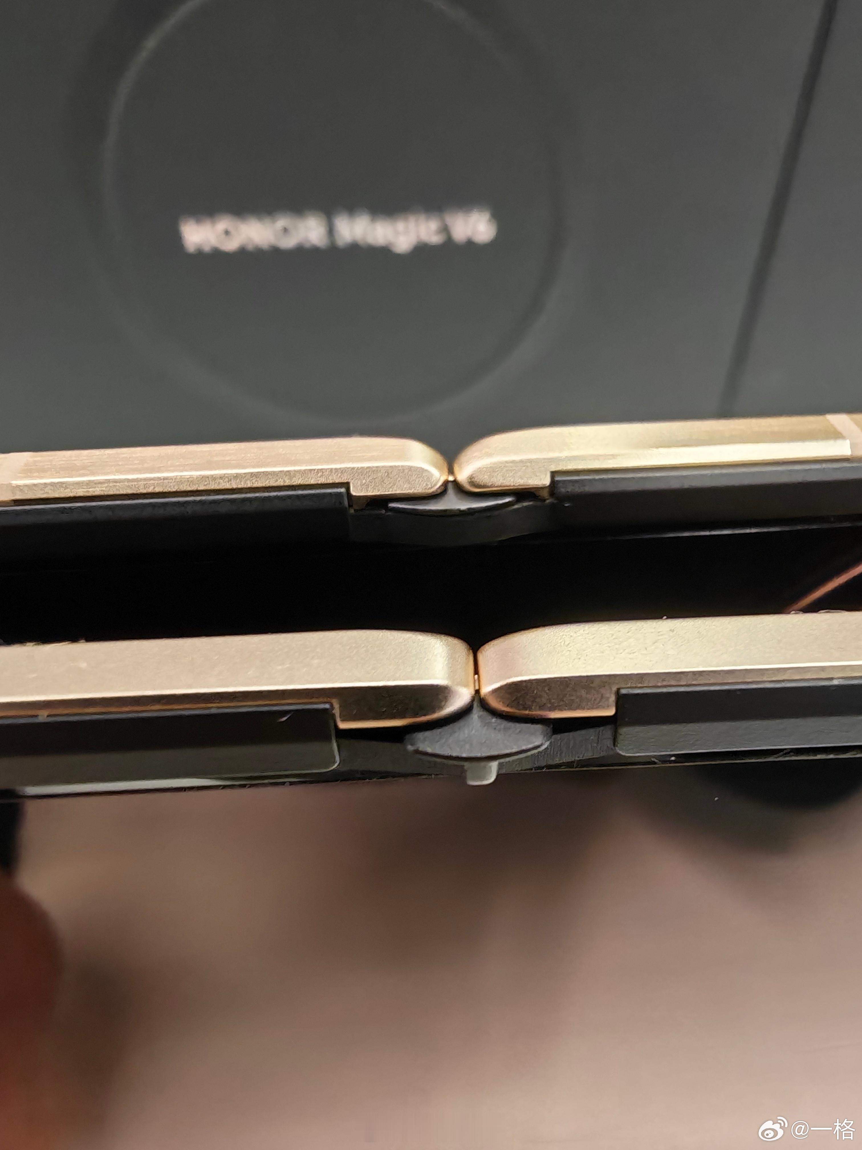 好设计往往体现在对细节的打磨。荣耀MagicV6外屏采用了R角对称设计，这种视