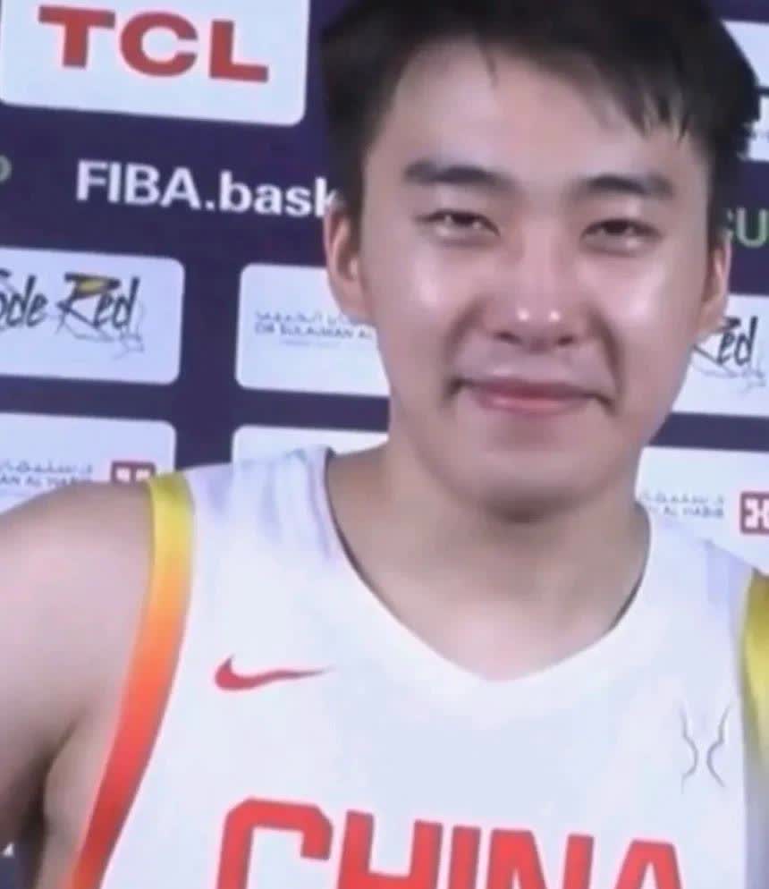 王俊杰亚洲杯一战成名！身价暴涨。王俊杰却发愁了。国内CBA好几家