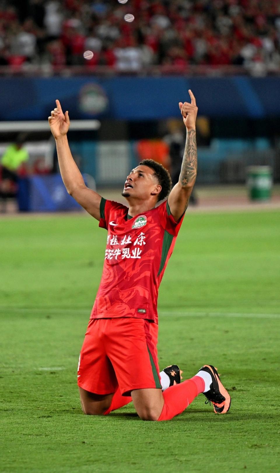 上海球迷期待河南下一场能够赢下蓉城!这样只要海港赢球冠军就提前一轮再次锁定在上海