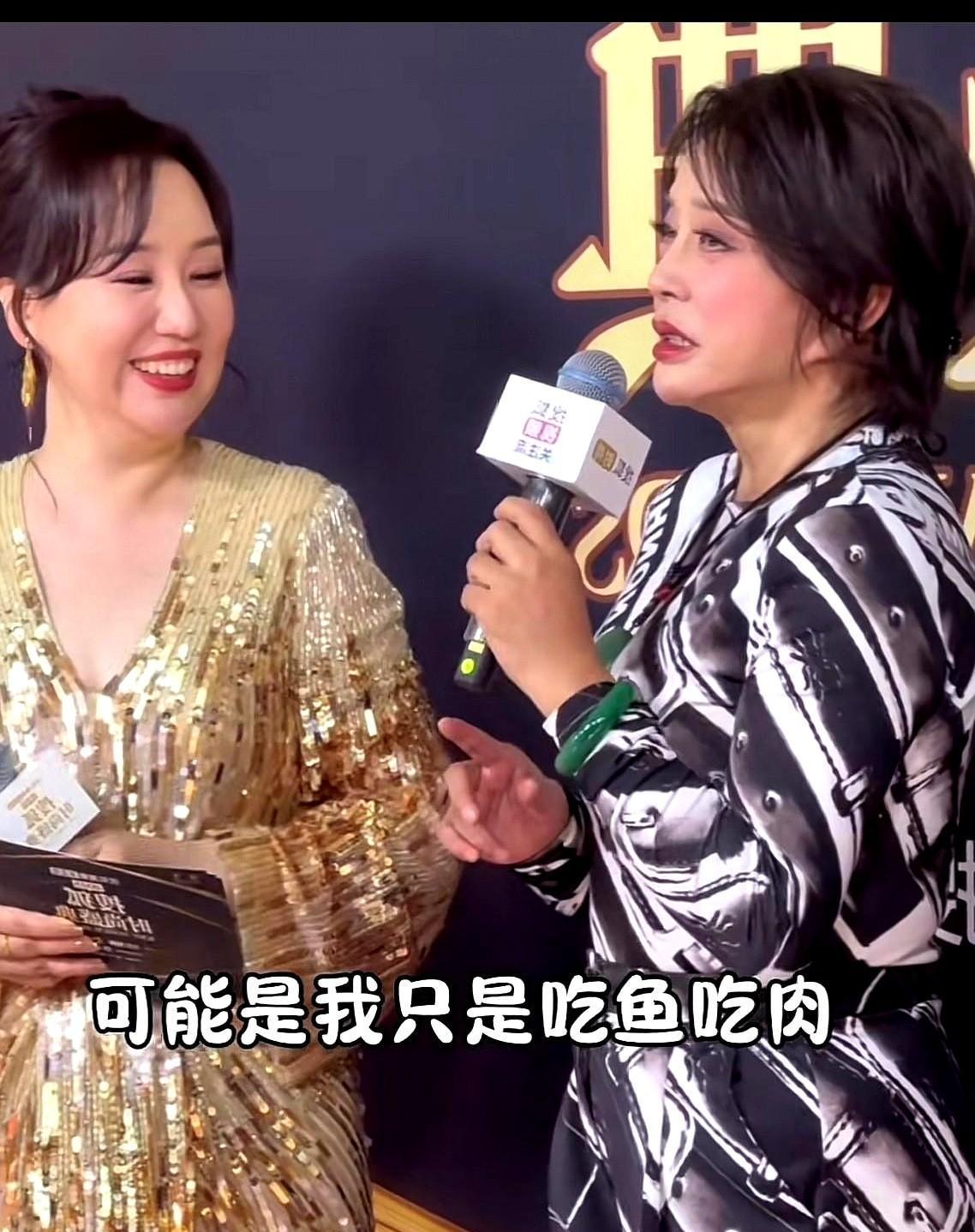 你以为75岁还能劈叉跳舞全靠吃鱼吃肉？错了，刘晓庆今早5点已经做完30个深蹲。