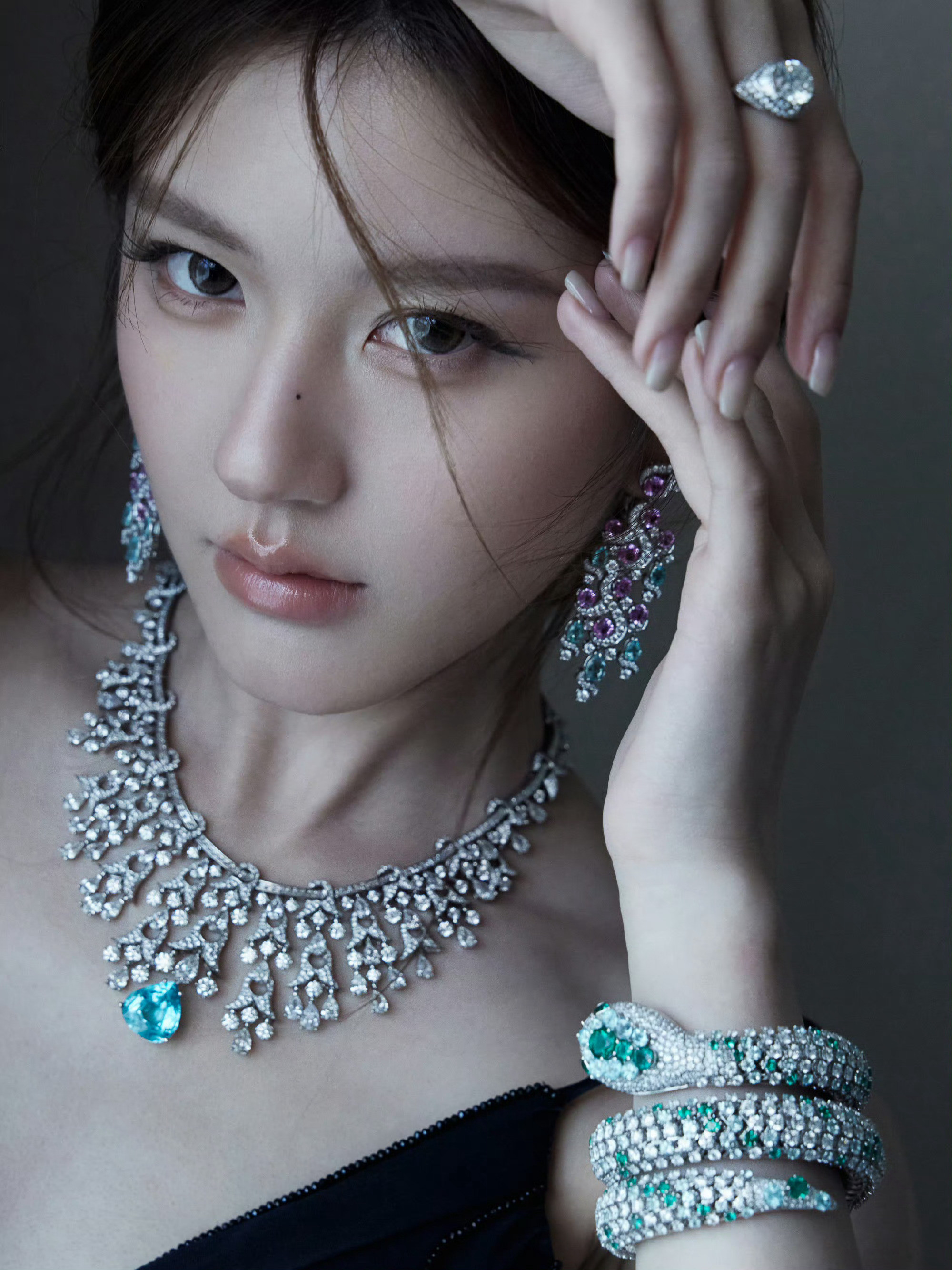 #宝格丽小公主缺席晚宴#既然如此，看着女神戴大珠宝吧​