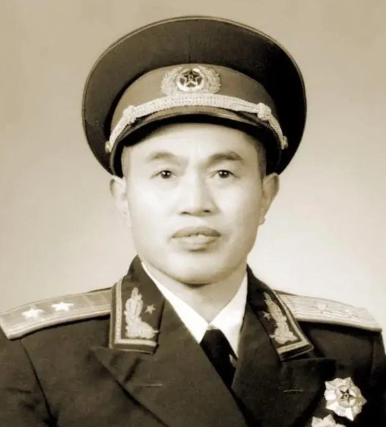 1944年，皮定均路过少林寺，听说少林寺有上百名武僧，还有枪，他便带着警卫员，劝