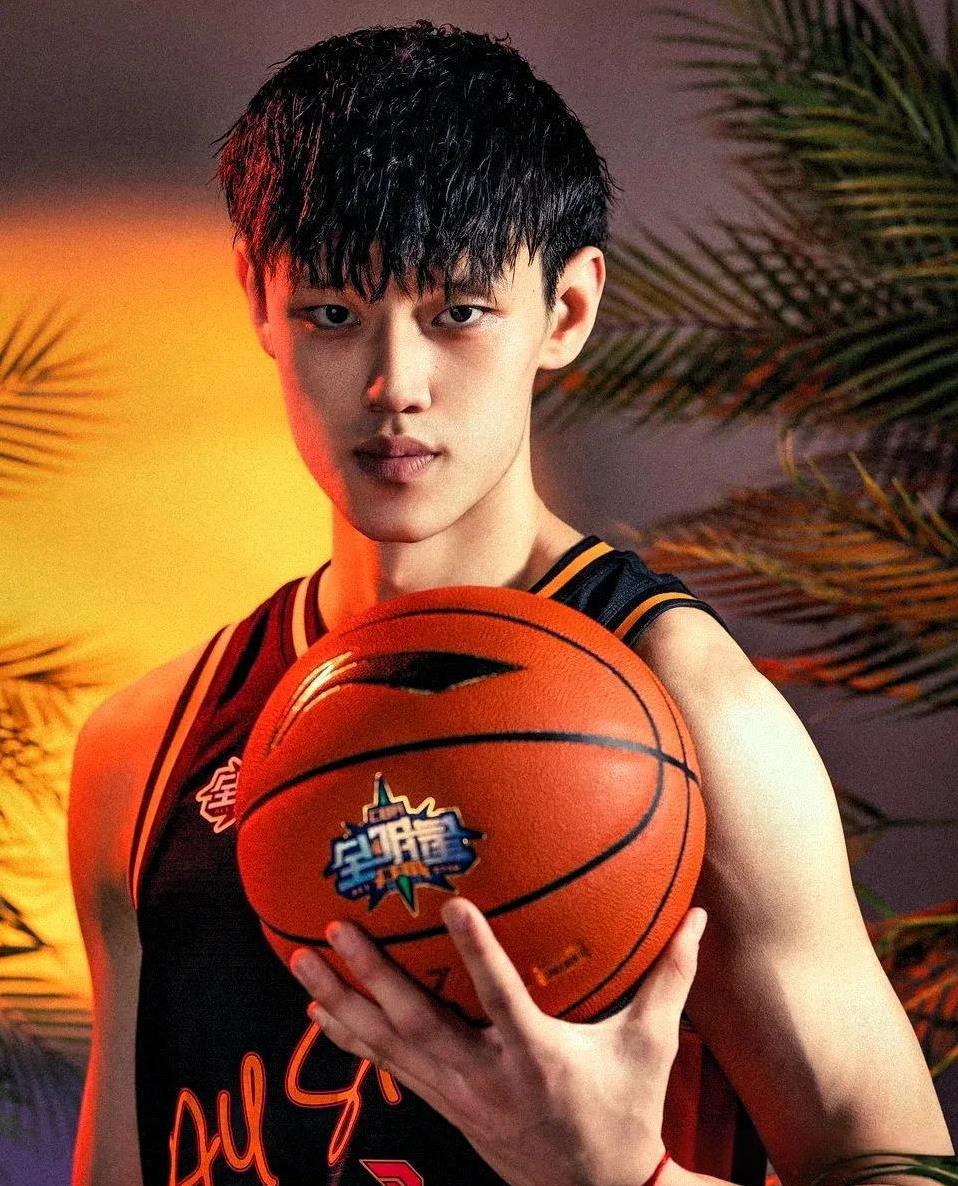 跳出舒适圈！曾凡博加盟NBA篮网，成为男篮第三位现役球员，在男篮亚洲杯，郭士强杀