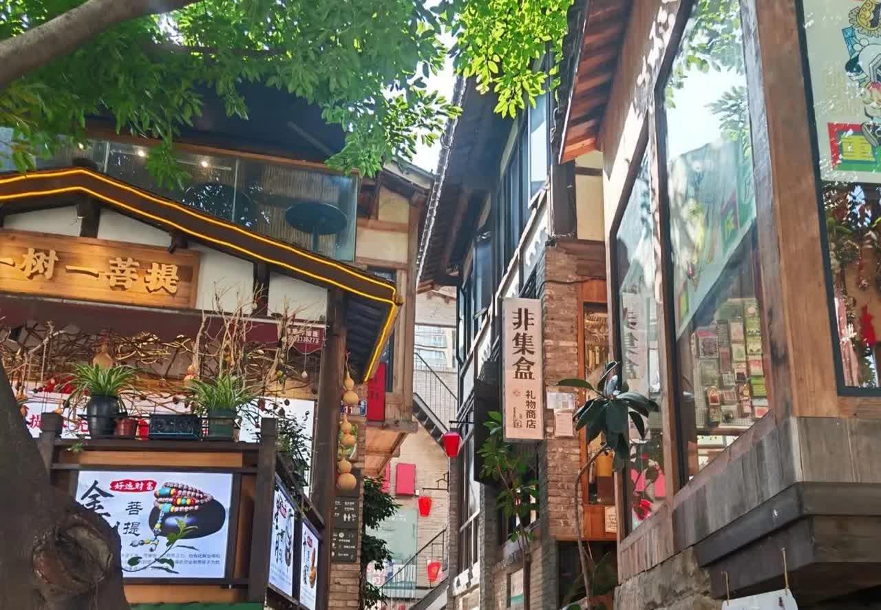 我这公婆和别人的简直是天壤之别。有的家庭，像有个女子结婚后，老公农村家庭，小叔子