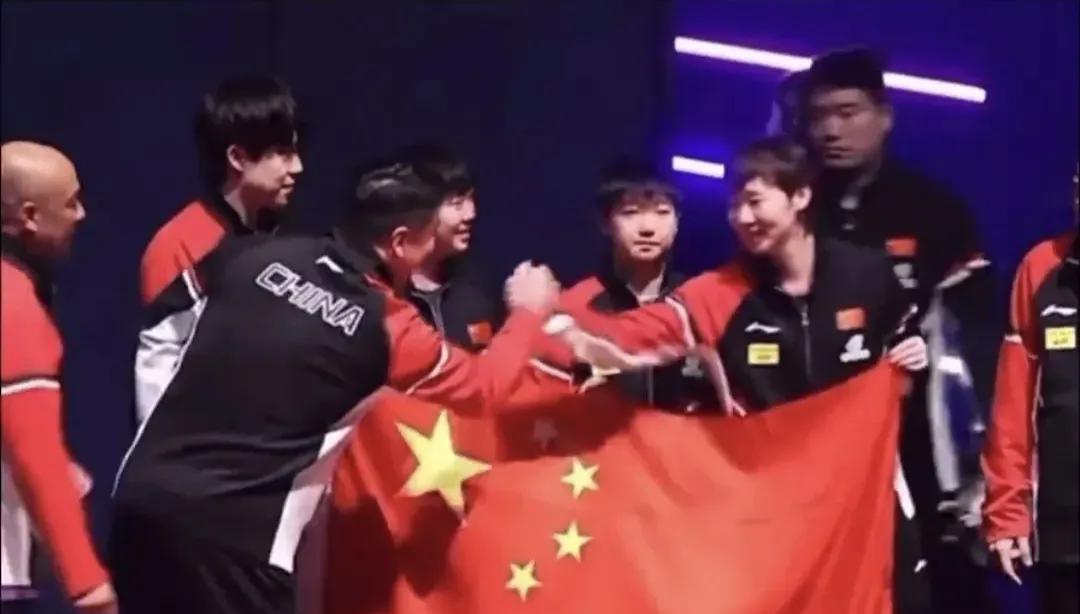 05月25日，王曼昱和肖战世纪握手！五月二十五日，一场令人难忘的世纪握手