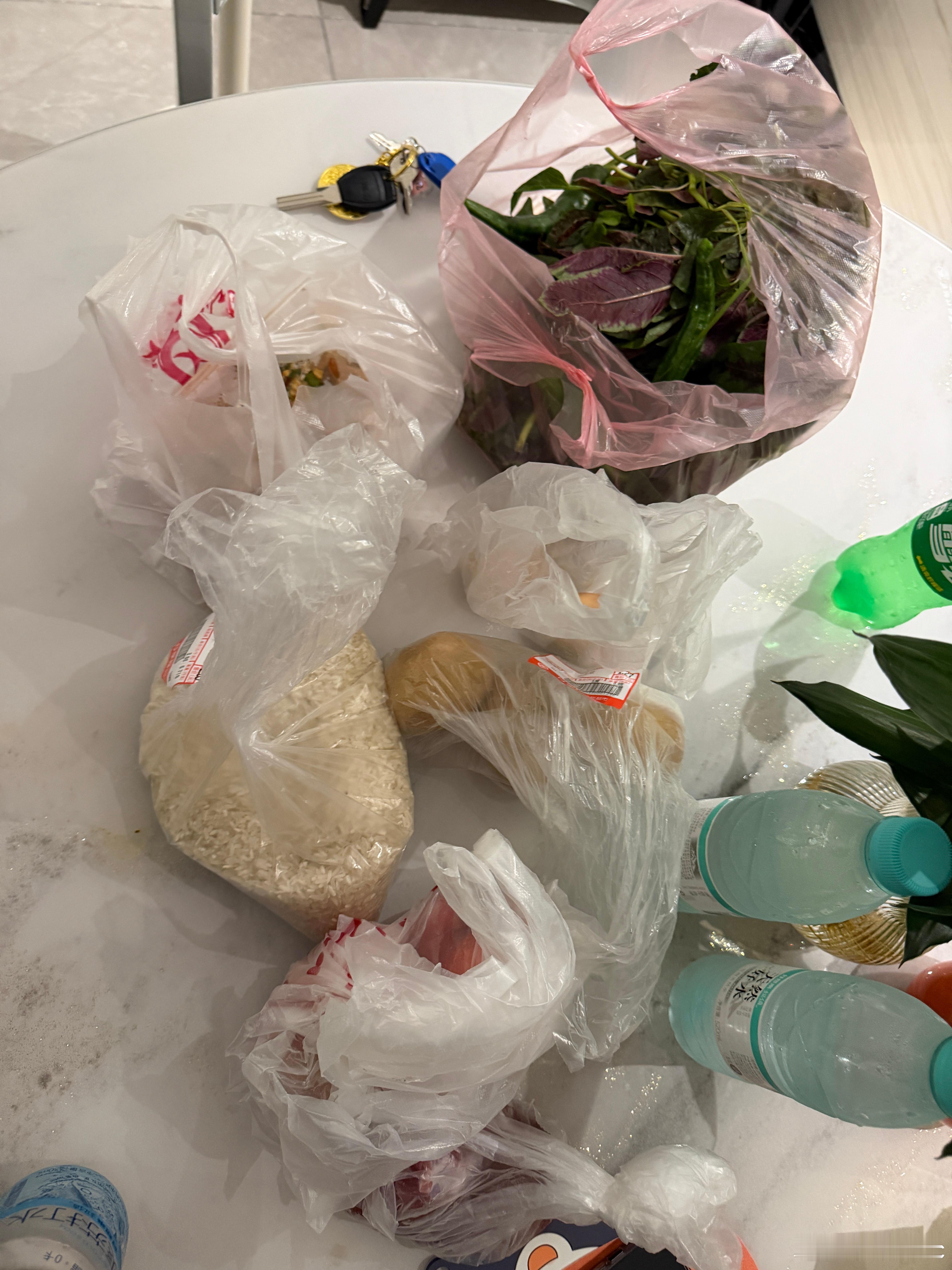 为上班做准备学着做菜，才发现开始对钱有认知了，买了可以做两道菜的食物，才十几块钱