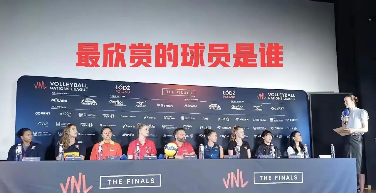 加比最欣赏的队员是李盈莹女排世联赛总决赛前，东道主召开了新闻发布会