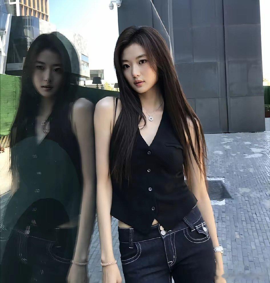 别的不说，孙千就凭这身材，也能在内娱拼得一席之地。她172的身高，比例是九头身，