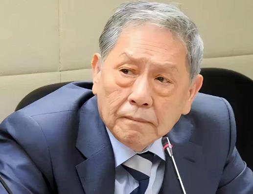 台湾退役将领、著名时政评论员，帅化民近日在访谈节目中说：这个“火苗”要趁早扑