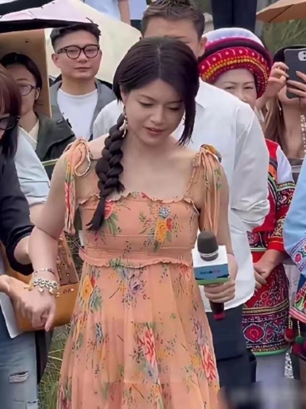 陈妍希这假发，戴得也太明显了！
