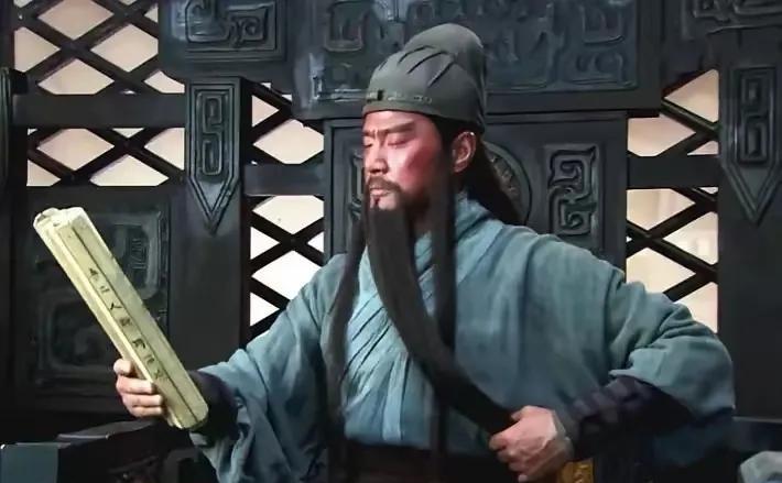 现在最大的文学大家就是莫言，不仅仅因为他获得了诺奖，还因为他反应社会的形式。优