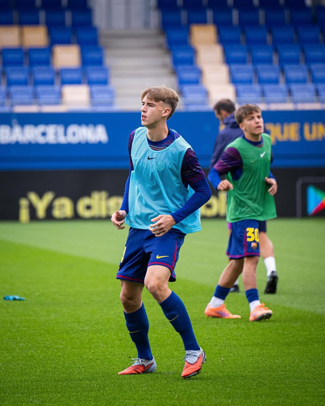 每体:巴萨竞技中场球员托马斯·马克斯今天参加了球队一线队的训练——这位球员今天年