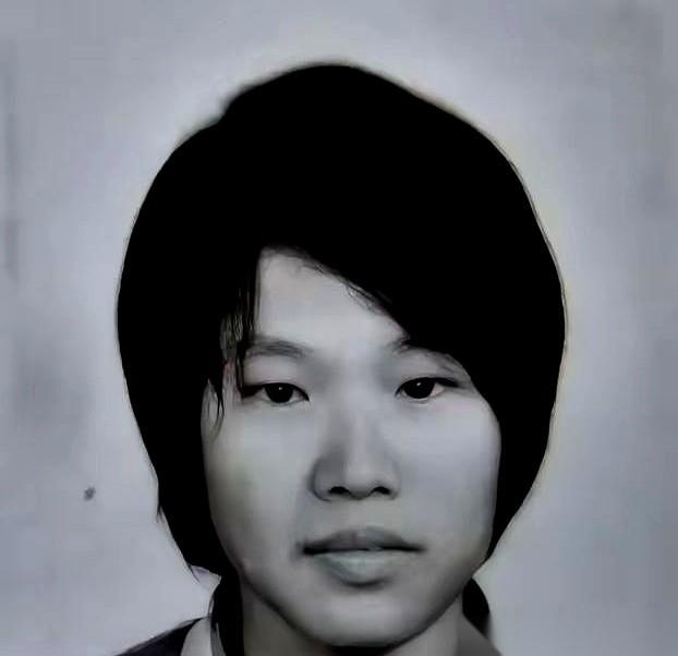 重庆璧山县的刘星先是自己生下大儿子唐小宝，后来又和女工周莉有了小儿子周龙。这具