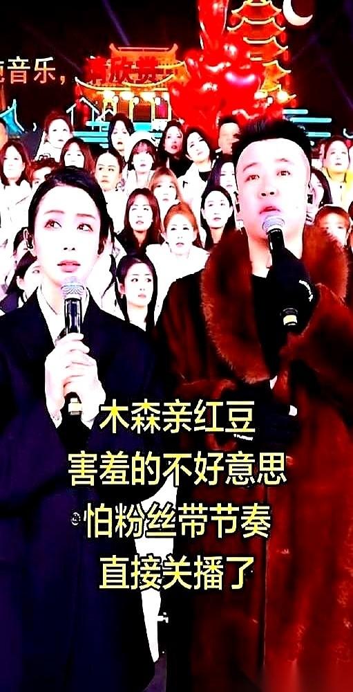 凌晨一点，一个3600万粉丝的大主播，被前女友在直播间撕了。就这么一边哭，一边