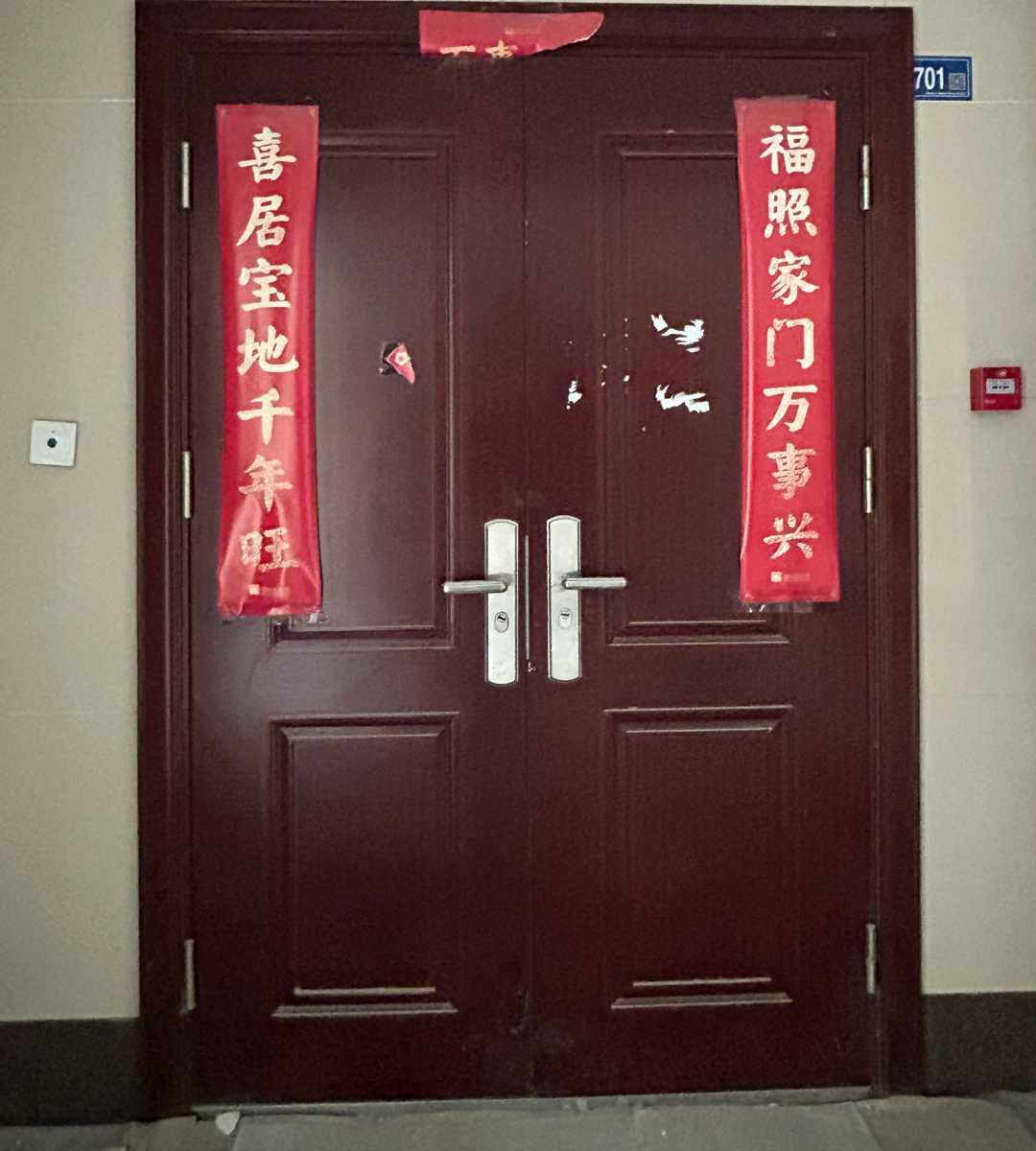 你能想象吗？在武汉，有个500平米的房子竟然装了20多台空调、19个马桶，这事就