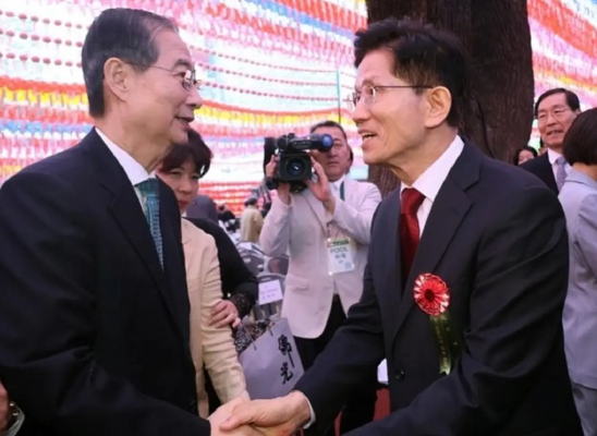 【距离大选不到1月，韩国执政党内部生乱，李在明或提前锁定胜势，尹锡悦恐难逃牢狱之