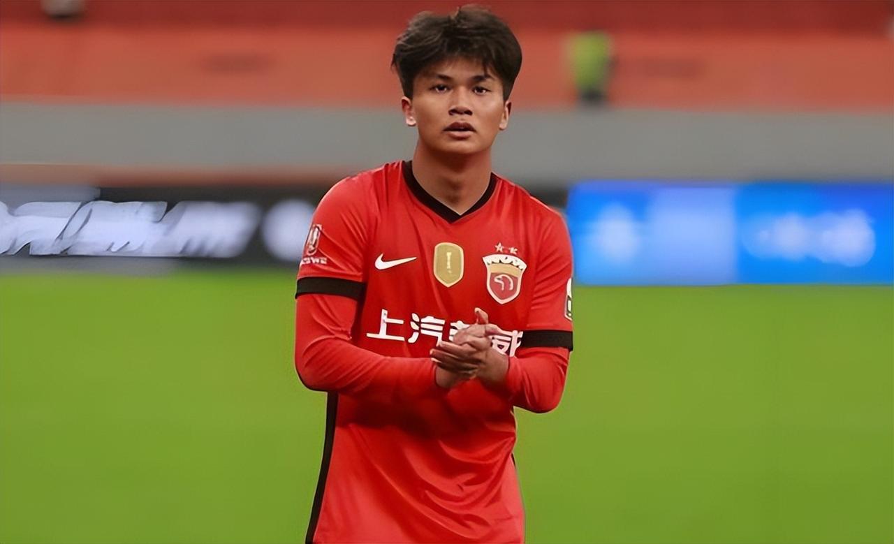 他或成上港主力阵容大黑马，曾是塞尔维亚名帅嫡系爱将，这就是蒯纪闻。蒯纪闻在上港队