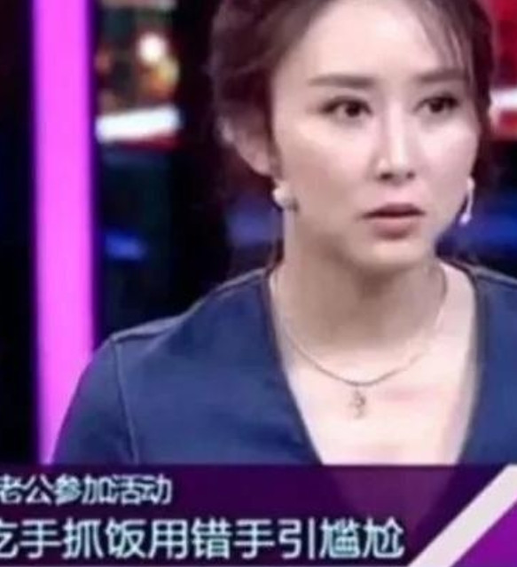 当年，徐子淇与洪金宝儿子洪天明一吻定情，可徐子淇的母亲坚决反对:“你要知道你的目