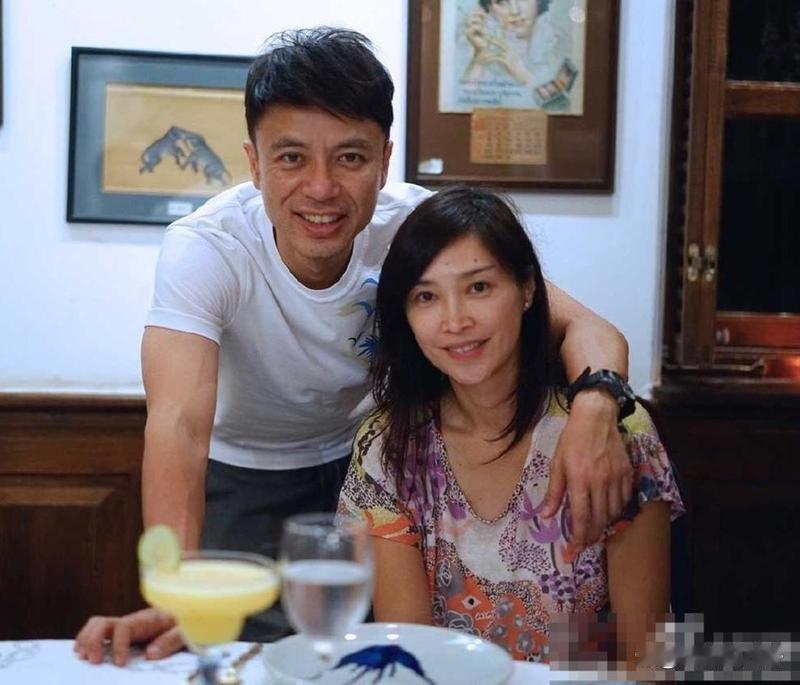 李克勤夫妇为何选择支持岳父与妻弟断绝关系？背后隐藏着怎样的家庭秘密？李克勤夫