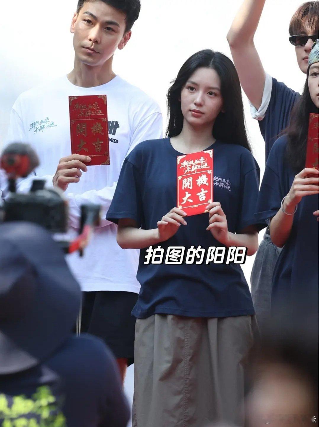 恋爱真的会使人容易发胖嘛？感觉周也瘦不回去了～
