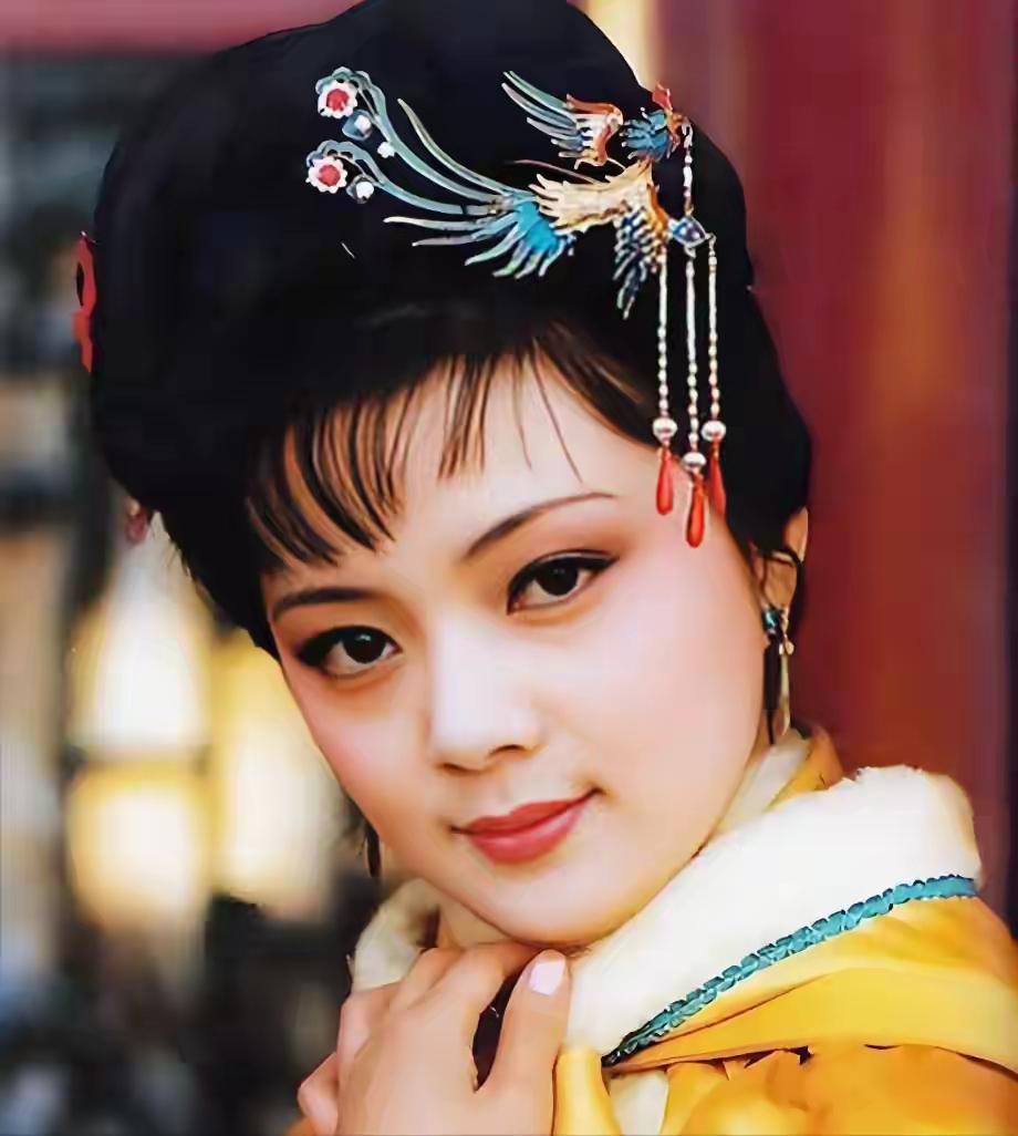 薛宝钗一家常年寄居贾府不肯离去，背后藏着几层难以言说的隐情熟读《红楼