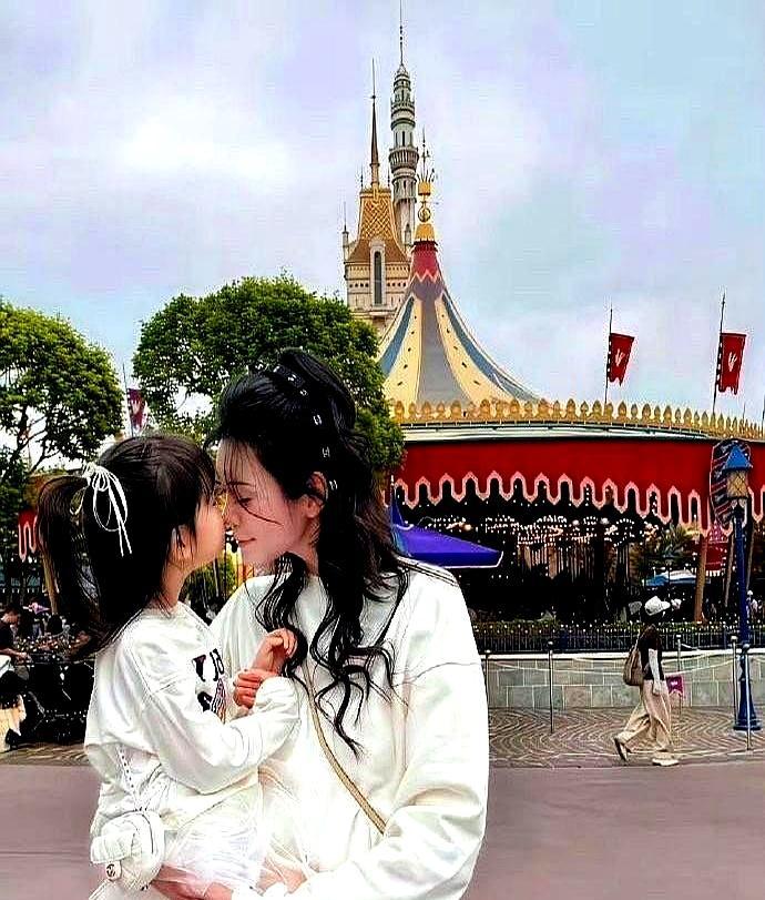 你以为奚梦瑶靠生子赚了上亿豪门奖励？赌王2011年就分完了所有核心家产，根