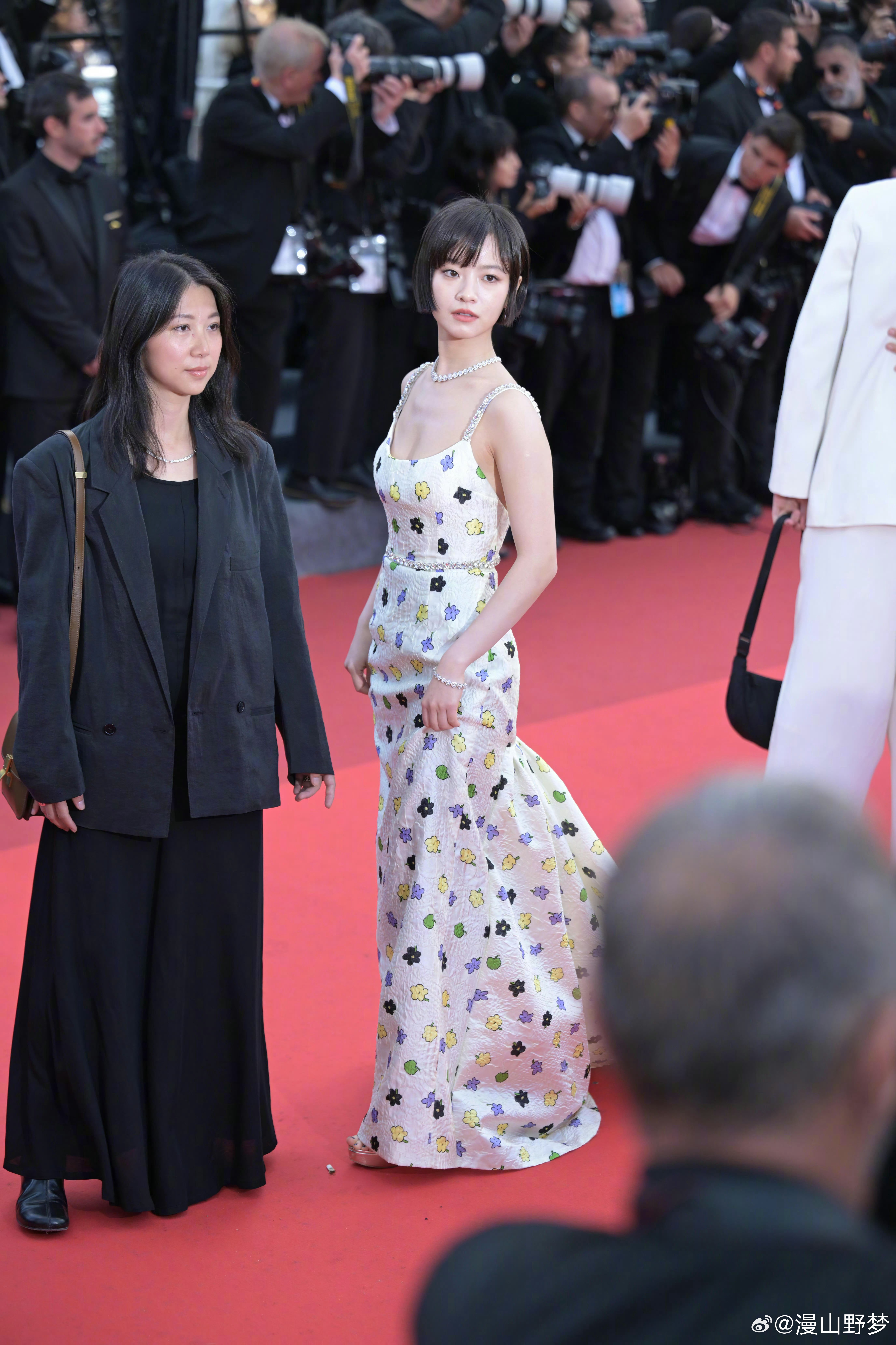 李庚希和MiuMiu这条裙子好搭！