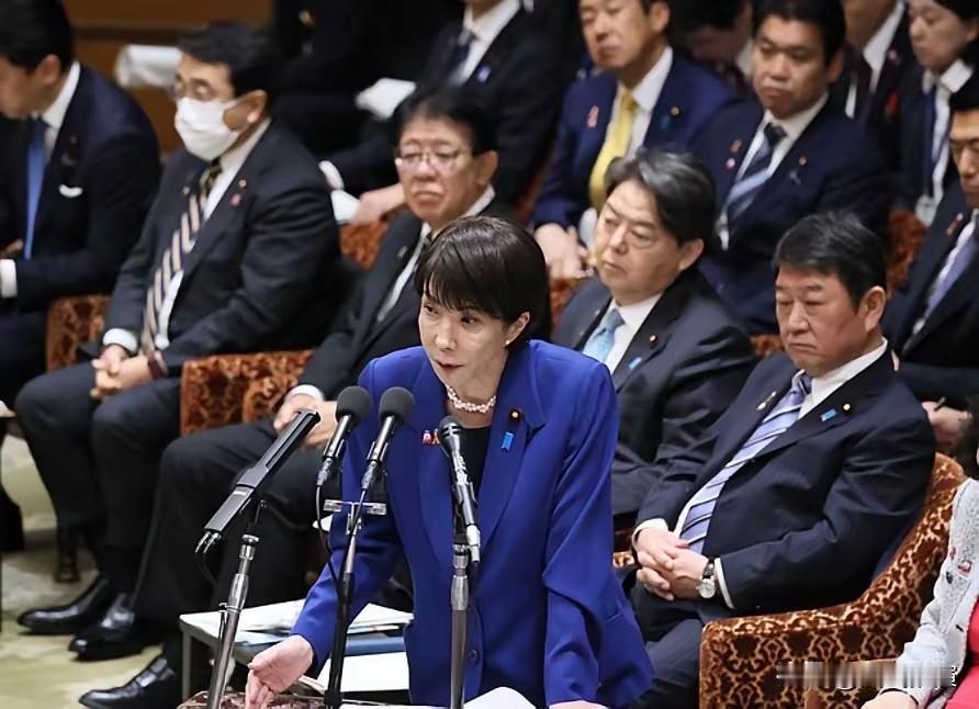 日本议员当面质问高市早苗：北方四岛你说是日本的，那为什么不去找俄罗斯要，专门盯着