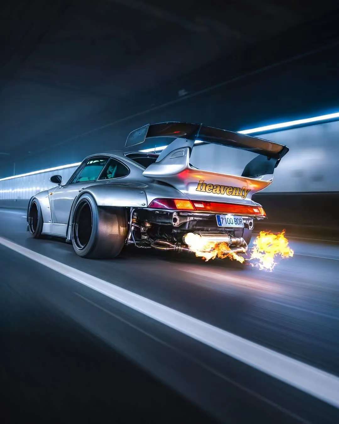RWB｜童年涂鸦长大后还能发火小时候，谁没画过一台自己的“梦中战车”？轮胎爆炸宽