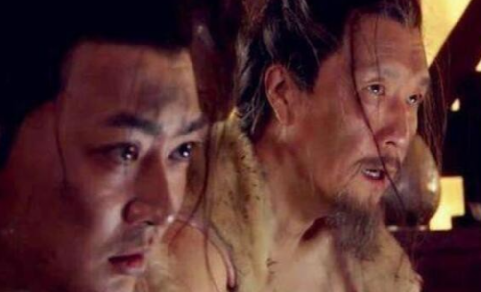 1135年，宋徽宗死后，金兵将他的尸体放在火上烤了三天三夜，期间还不停地注水，最