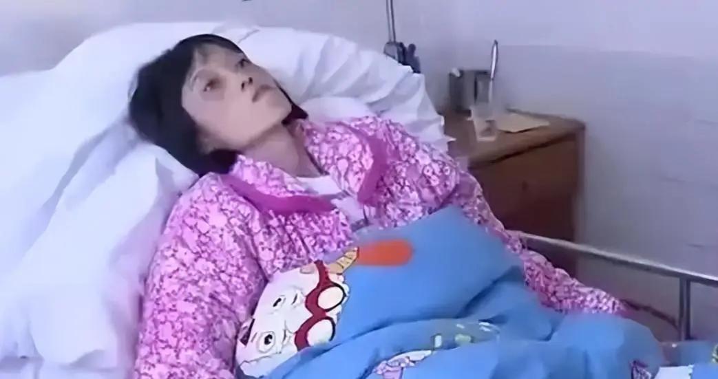 2016年，湖南一名单亲妈妈确诊癌症晚期，自知时日无多，她最放心不下的就是年仅1