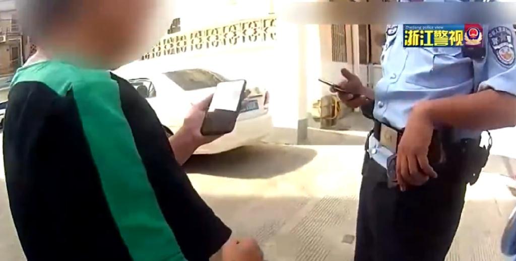 ​​母亲取现投资儿子紧急报警民警赶到后将计就计成功抓获一名“取现车手”​