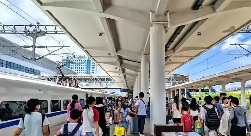 别再拿“嘴笨”当借口了，你只是没找对方法练。是不是总被人说嘴笨？一当众说