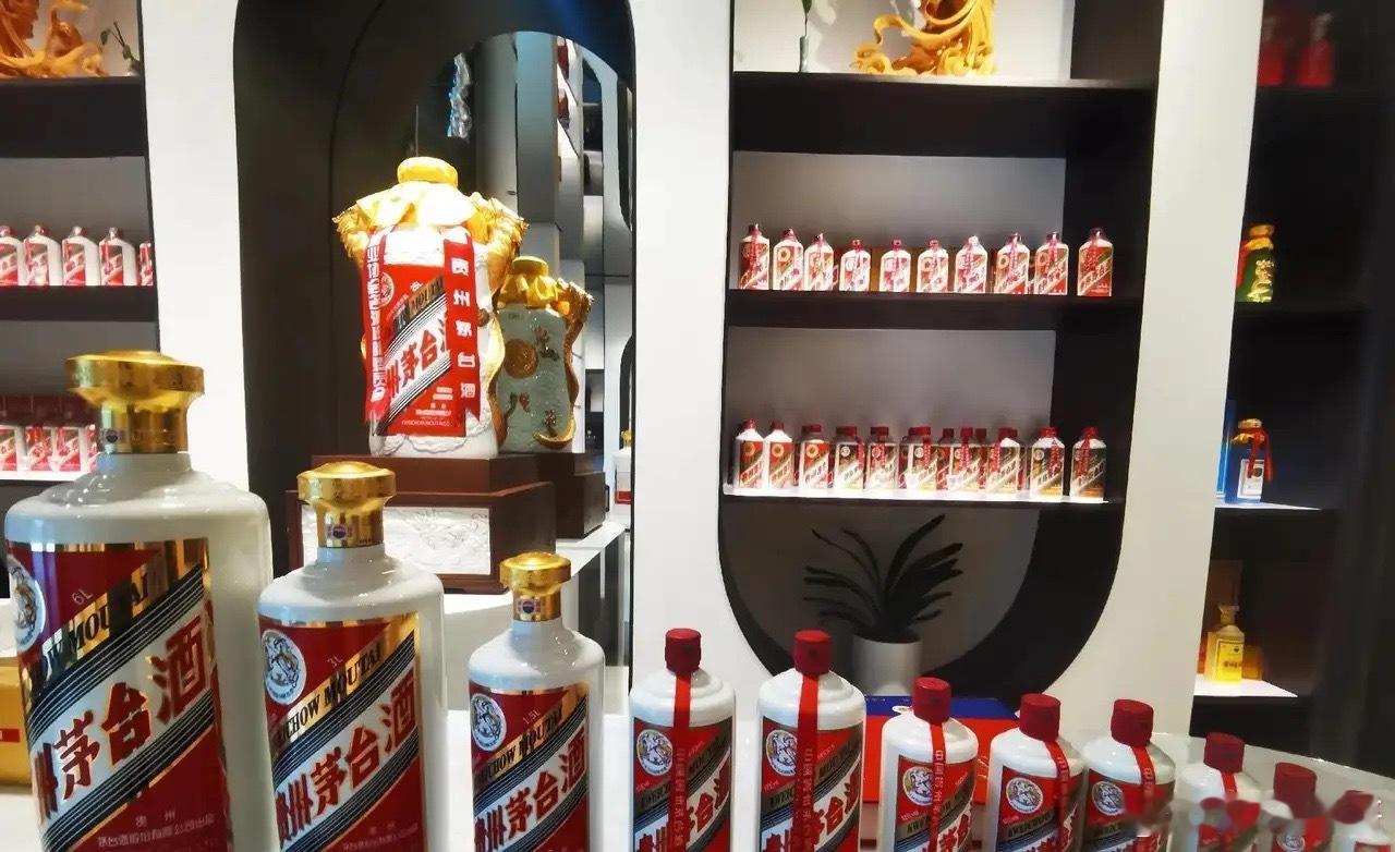 今年的白酒市场有多惨，不仅仅是白酒价格普遍跳水这么简单，前段时间的白酒上市公司三