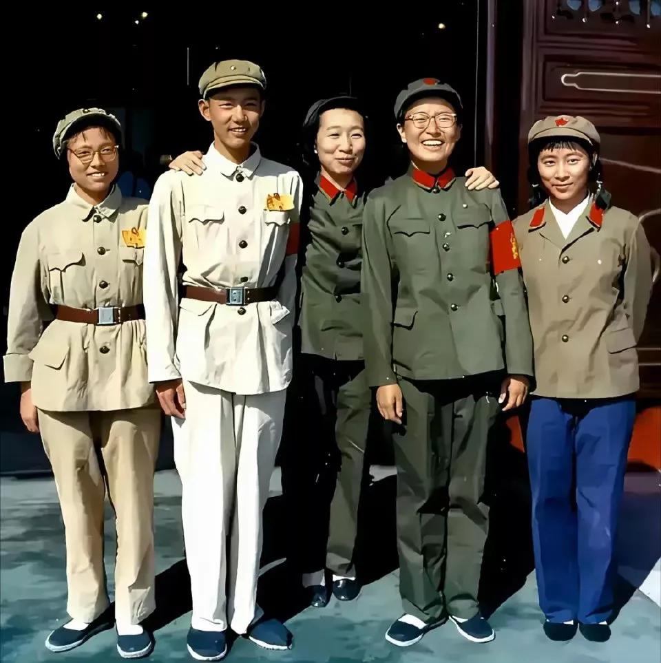 我不关心他们是谁，也不关心这些人背后有什么故事。我只是想说:那个年代有一套这样