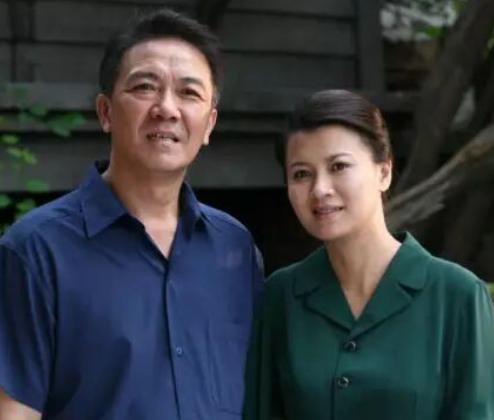 怀孕6个月被劝堕胎，她偏要生！1994年，史兰芽挺着大肚子签字离婚。医生、家人、