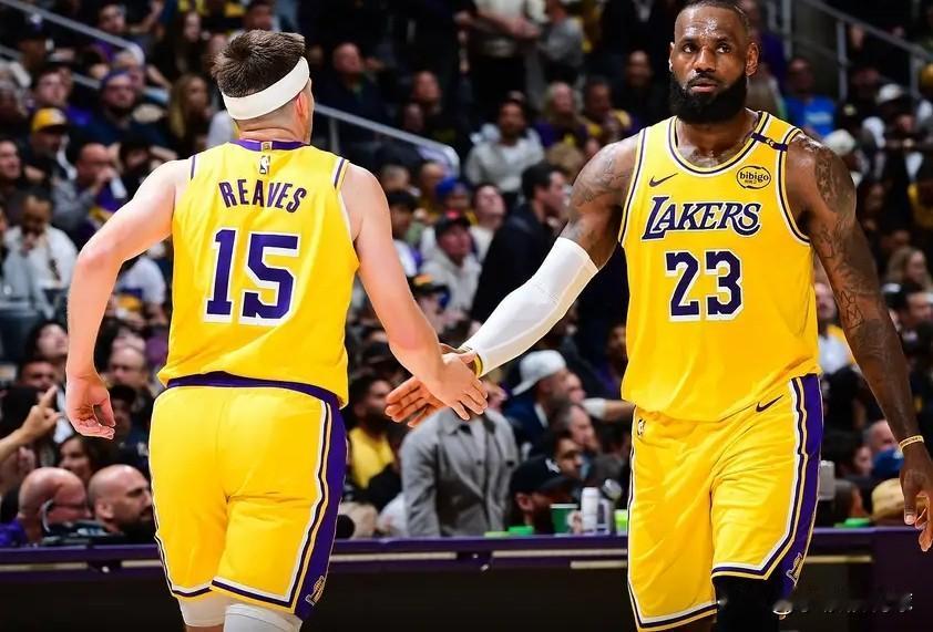 伤病来袭！12月13日，湖人传来1个不好的消息:最近的湖人，日子过得有点难。