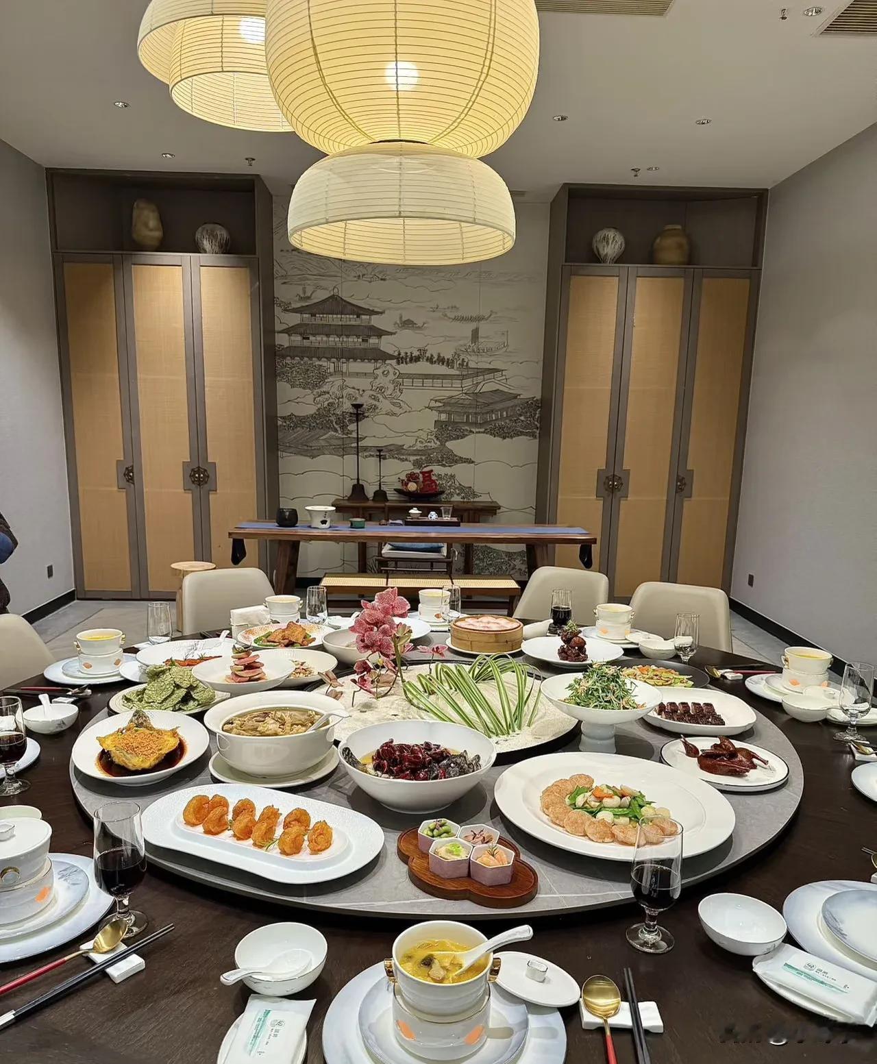 年会这餐标环境可以了吧