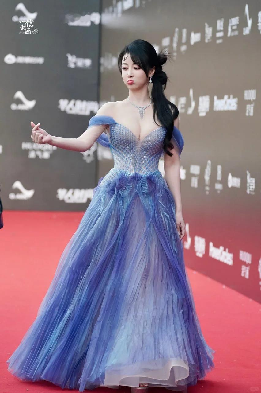 陈紫函，这谁顶得住啊！蓝色的仙子吧～​​​