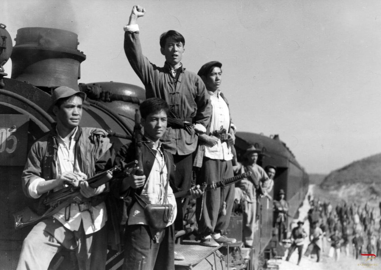 1941年，游击队长刘奎准备开会，队员王德却借口头疼去睡觉，刘奎意识到不对劲跟了