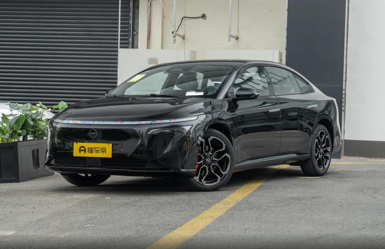 有粉丝私信我：“现在二手日产N7价格跳水，7万多就能拿下一辆2025款准新车，是