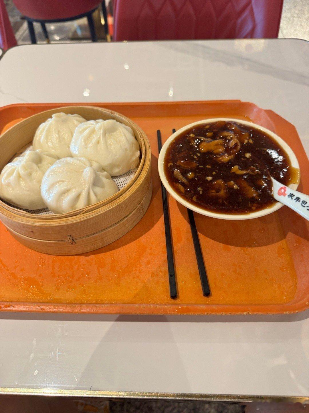 早餐牛肉包子+炒肝自从血脂高之后，五六年没吃过炒肝了偶尔吃一下没事吧望京博格见闻