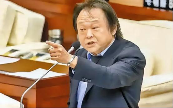 民进党立委王世坚叫嚣说，“他们可以把我们列为说是台独首恶分子，那我们也可以列他们