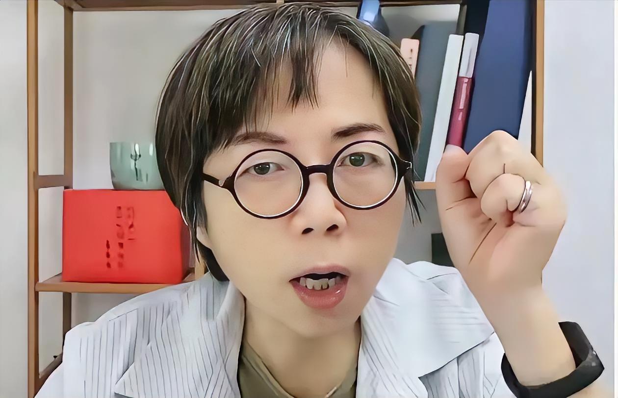 黄智贤这次真的让人失望了！台湾地区的“毒油”案愈演愈烈，但黄智贤却公开甩锅大陆，