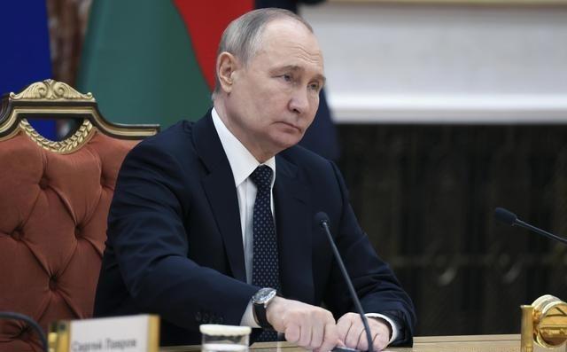 24枚三叉戟导弹，早已死死锁定了克里姆林宫的屋顶！这就是俄罗斯拥有全球最大核武库