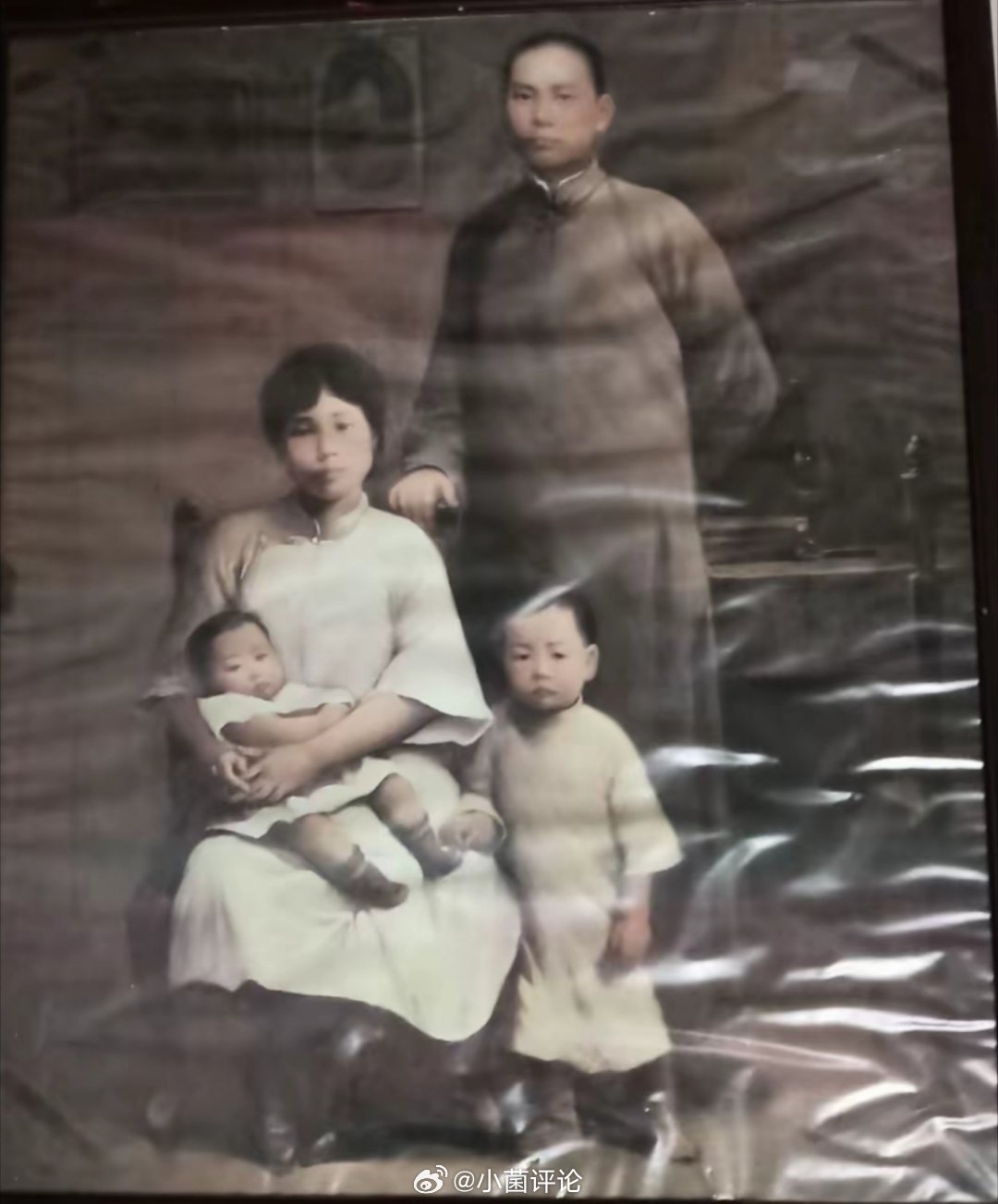 今天看见毛主席一家四口的合影！思绪万千，不知道说什么。只感觉一个平凡的人，变成最