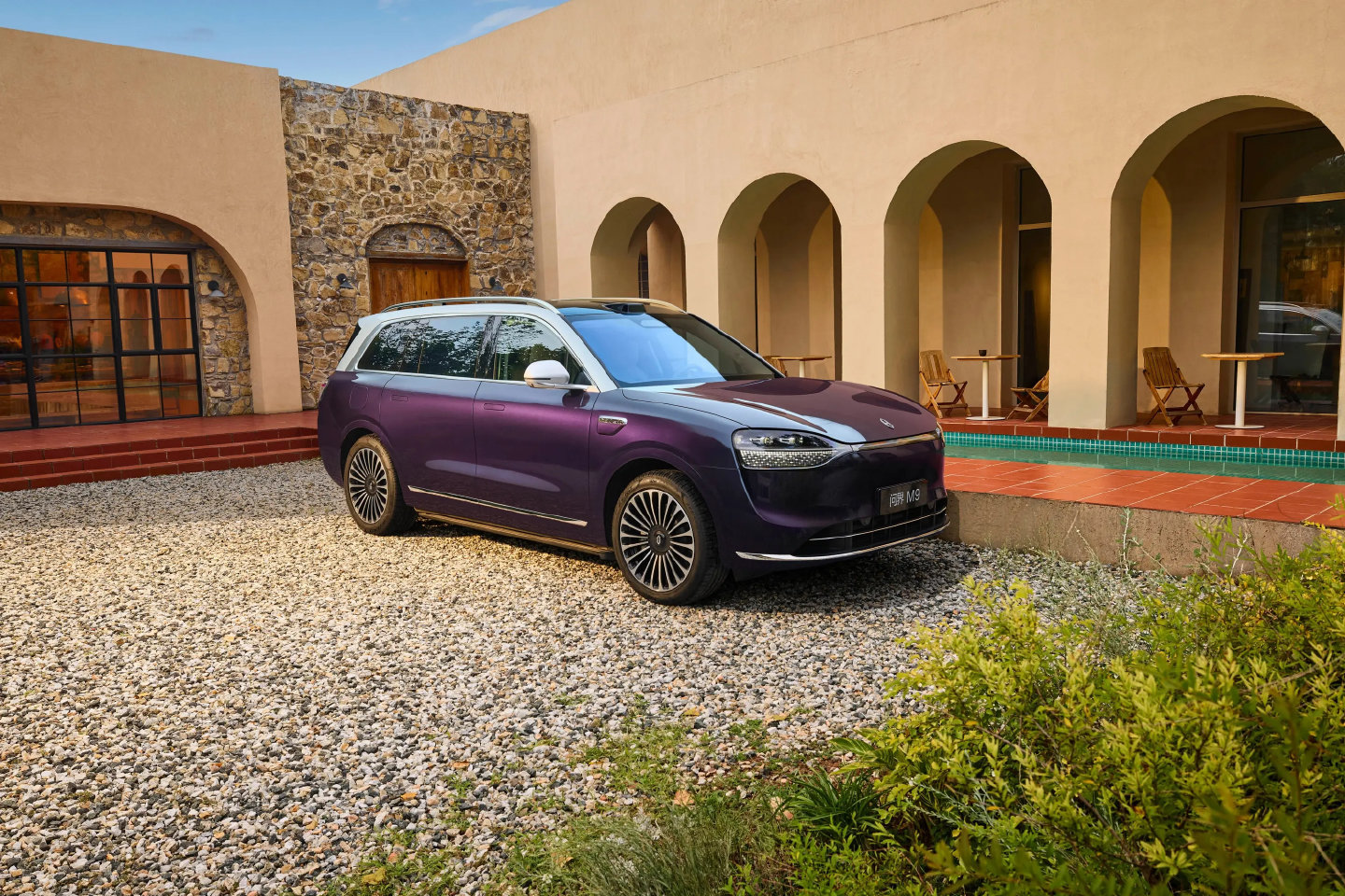 开了段时间问界M9，真心觉得舒服又省心😌。增程和纯电两种模式都很实用，日常通勤