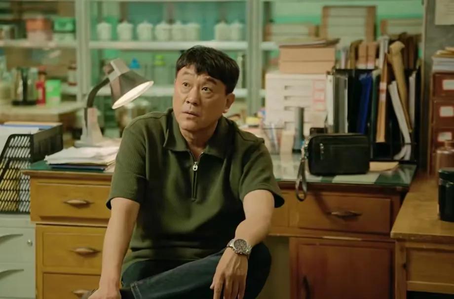 57岁何冰与54岁于和伟，同样演刑警队长，你们认为谁演得更好？我认为，他们的