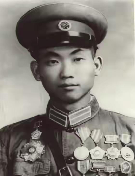 1952年冬，志愿军总部发生了一件怪事。一份来自前线的战报，差点让政治部主任拍了