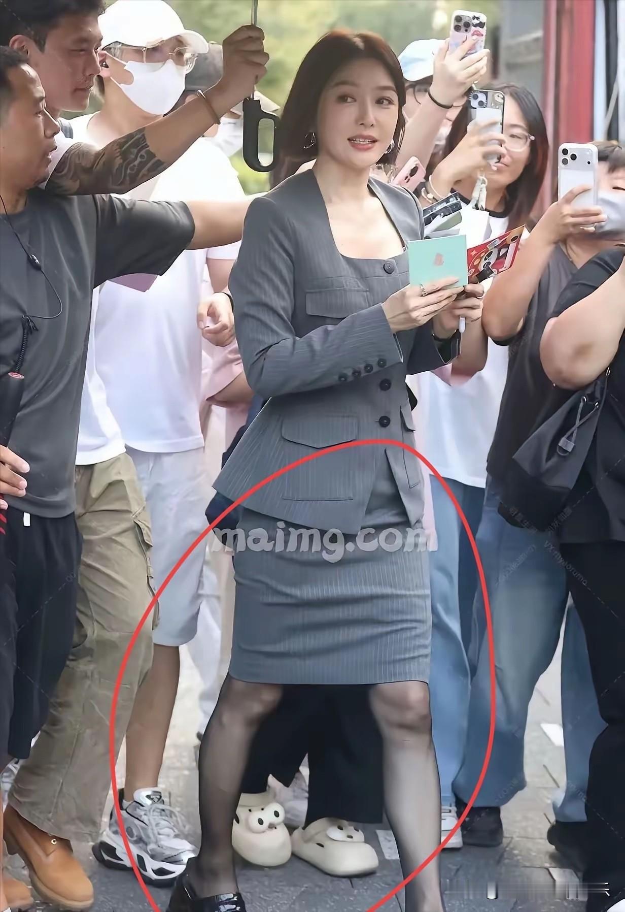 这应该是秦岚最想删除的照片吧？[捂脸哭][捂脸哭][捂脸哭]